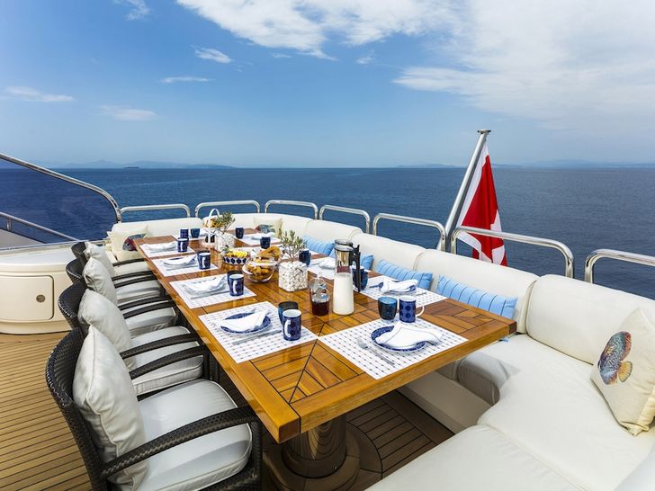 LEDRA Motor Yacht Dining
