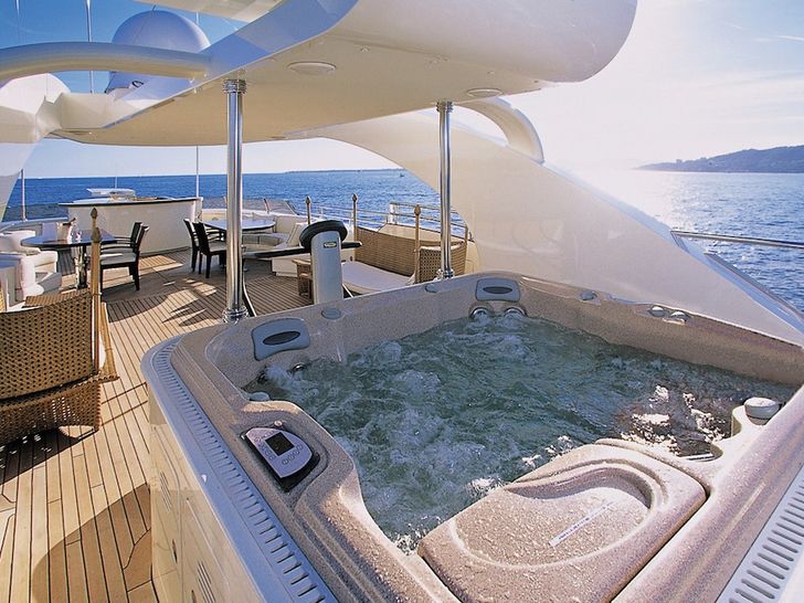 LEDRA Motor Yacht Jacuzzi