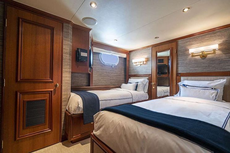 Charter Yacht LEGACY - Broward 118 - 4 Cabins - Florida - Nassau - Bahamas