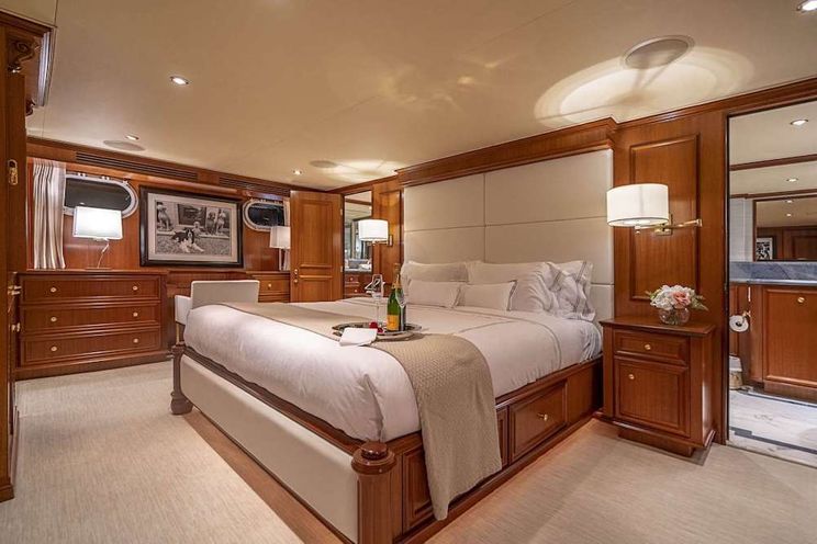 Charter Yacht LEGACY - Broward 118 - 4 Cabins - Florida - Nassau - Bahamas