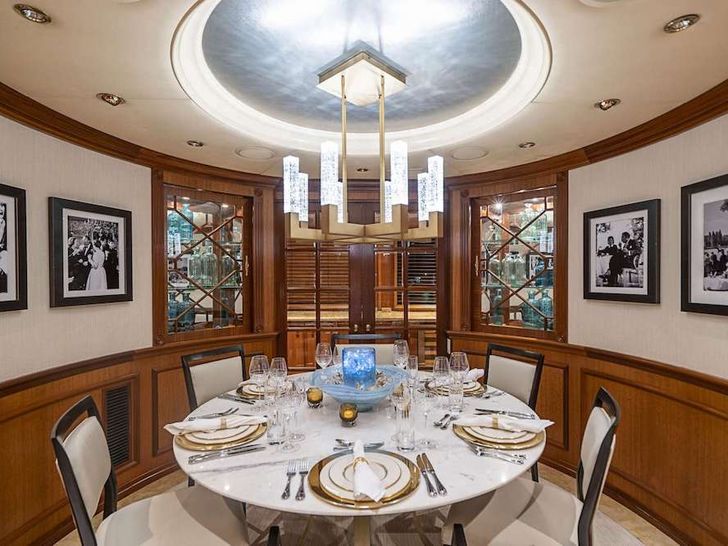 LEGACY Motor Yacht Dining