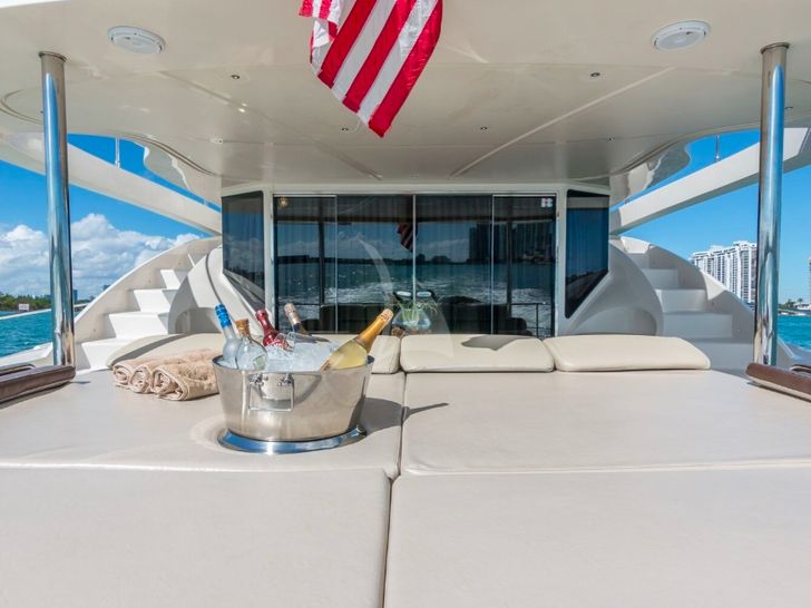 LEGEND AND SOUL - aft deck sunbeds