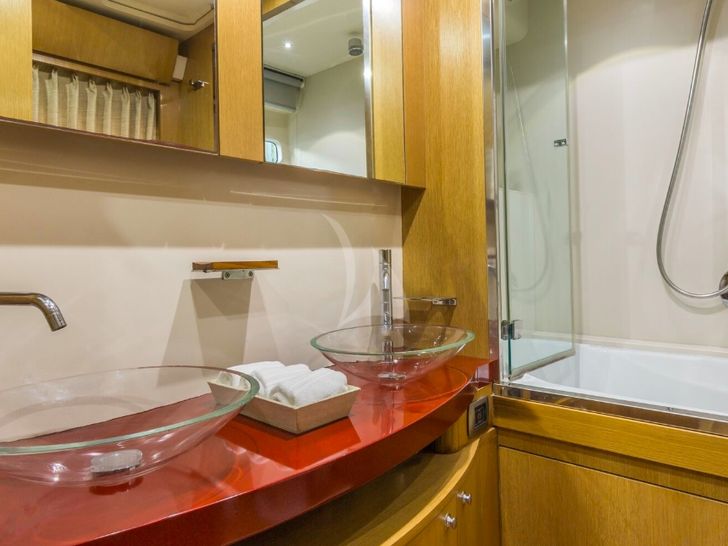 LEGEND AND SOUL - bathroom LEGEND AND SOUL - bathroom