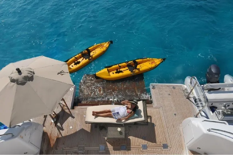 Charter Yacht LEGENDARY - Northcoast 120 - 4 Cabins - Nassau - Exumas - Bahamas