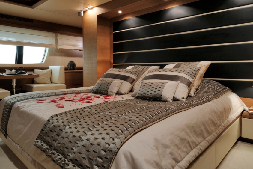 Charter Yacht LEONARDO - Azimut 98E - 4 Cabins - Ajaccio - Bonifacio - Corsica: