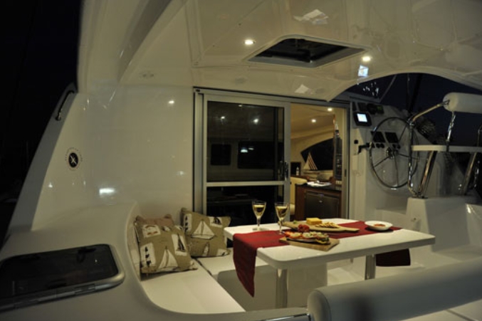 Charter Yacht Leopard 39 - 4 Cabins - Antigua