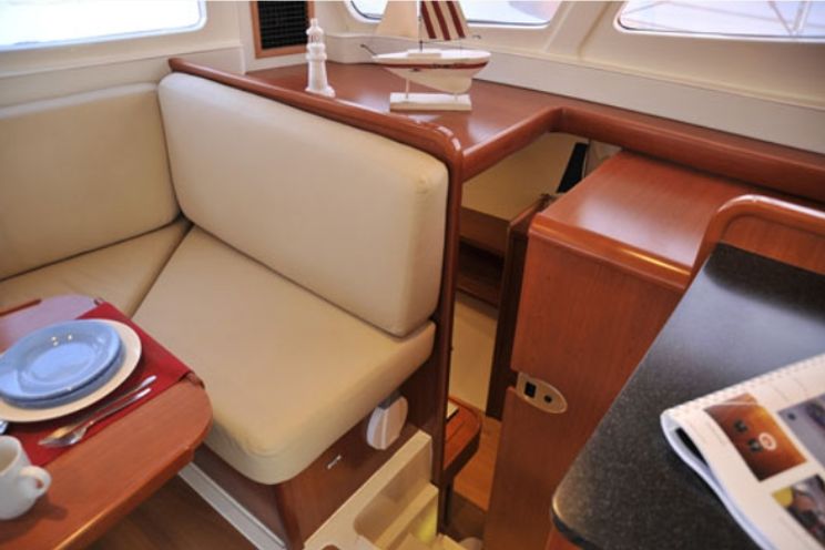 Charter Yacht Leopard 39 - 4 Cabins - Antigua