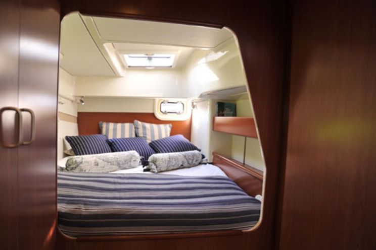 Charter Yacht Leopard 39 - 4 Cabins - Antigua