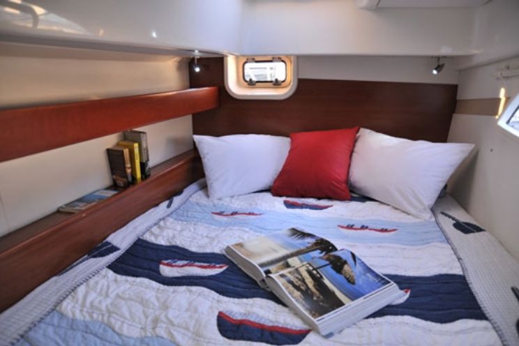 Charter Yacht Leopard 39 - 4 Cabins - Antigua