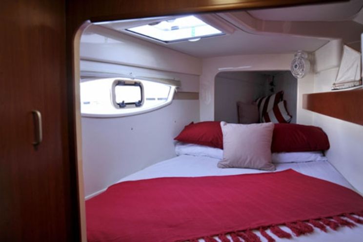 Charter Yacht Leopard 39 - 4 Cabins - Antigua