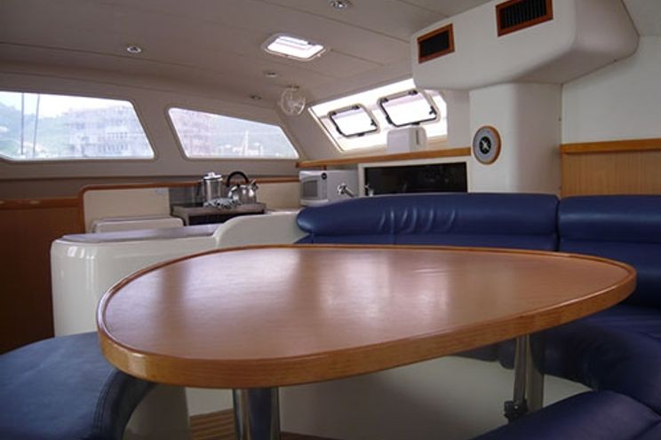 Charter Yacht Leopard 4700 - 4 Cabins - Grenada