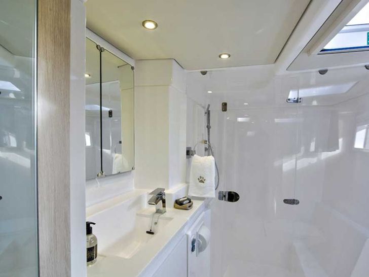 Leopard 51 PC - Shower Leopard 51 PC - Shower