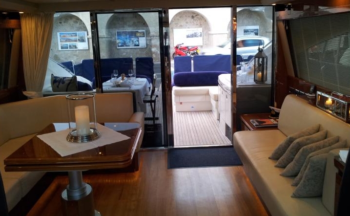 Charter Yacht R&B - Princess V70 - St Tropez - Cogolin - Port Grimaud - St Maxime
