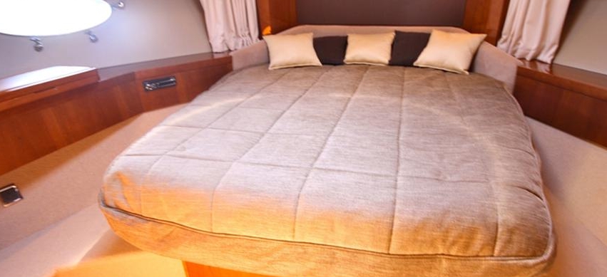 Charter Yacht R&B - Princess V70 - St Tropez - Cogolin - Port Grimaud - St Maxime