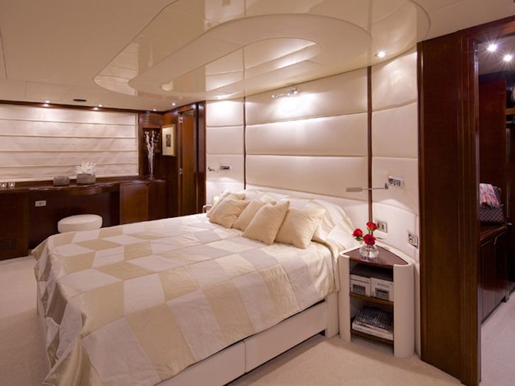 LET IT BE - VIP Cabin LET IT BE - VIP Cabin