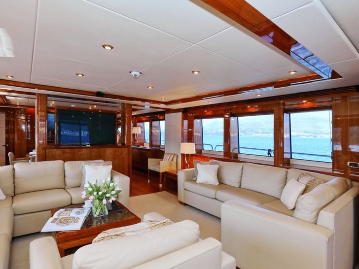 IRA Sunseeker 34m - saloon IRA Sunseeker 34m - saloon