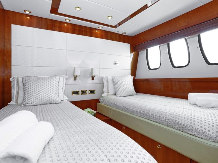 IRA Sunseeker 34m - twin cabin IRA Sunseeker 34m - twin cabin