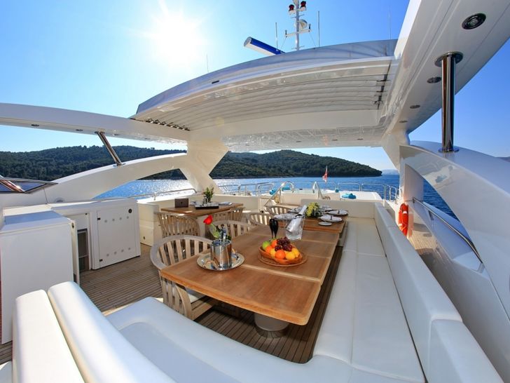 IRA Sunseeker 34m - flybridge seating and dining area IRA Sunseeker 34m - flybridge seating and dining area