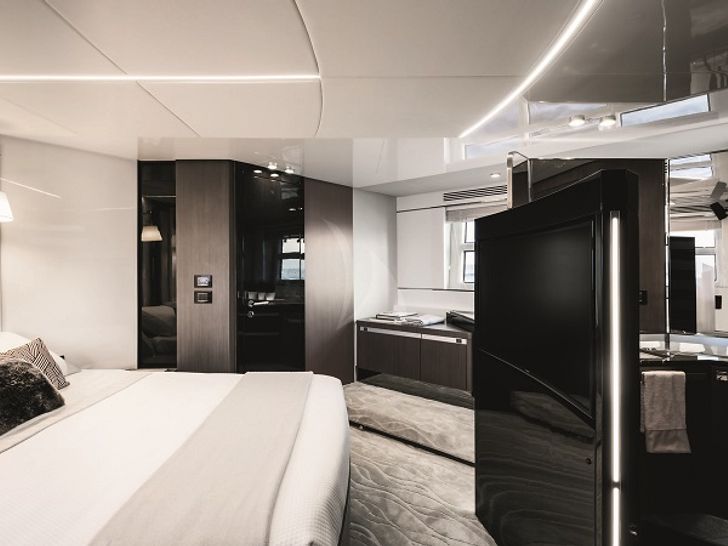 LIMITLESS Azimut S7 master cabin