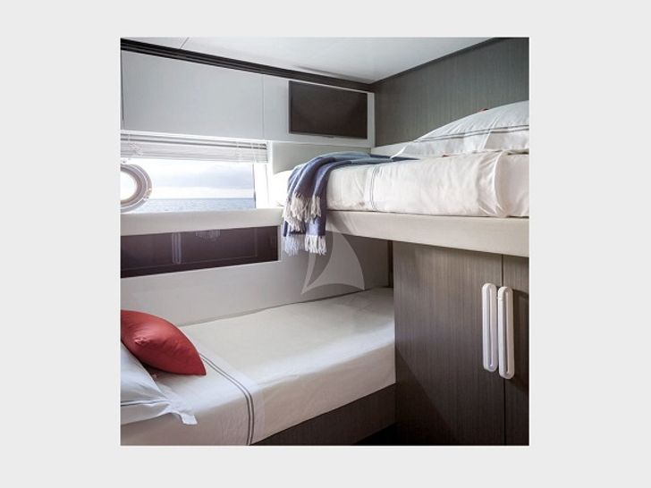 LIMITLESS Azimut S7 upper/lower bunk bed cabin