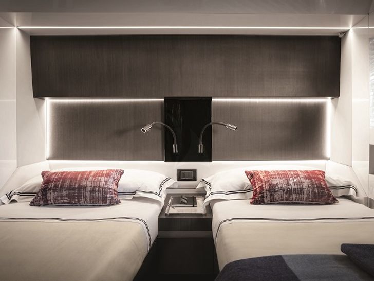 LIMITLESS Azimut S7 twin cabin