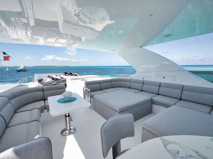 LIMITLESS - Hargrave 101,flybridge plush seating and dining LIMITLESS - Hargrave 101,flybridge plush seating and dining