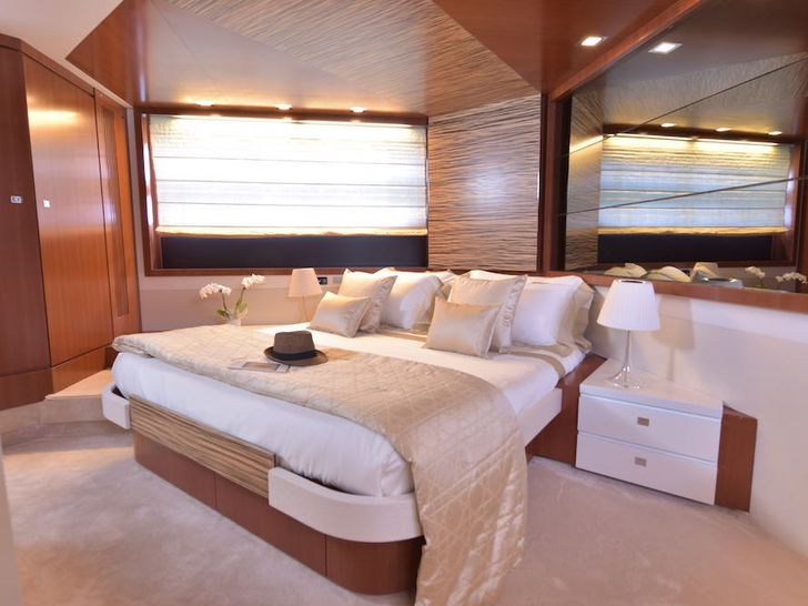LITTLE ONE - Baia Italia 70 - Master Cabin