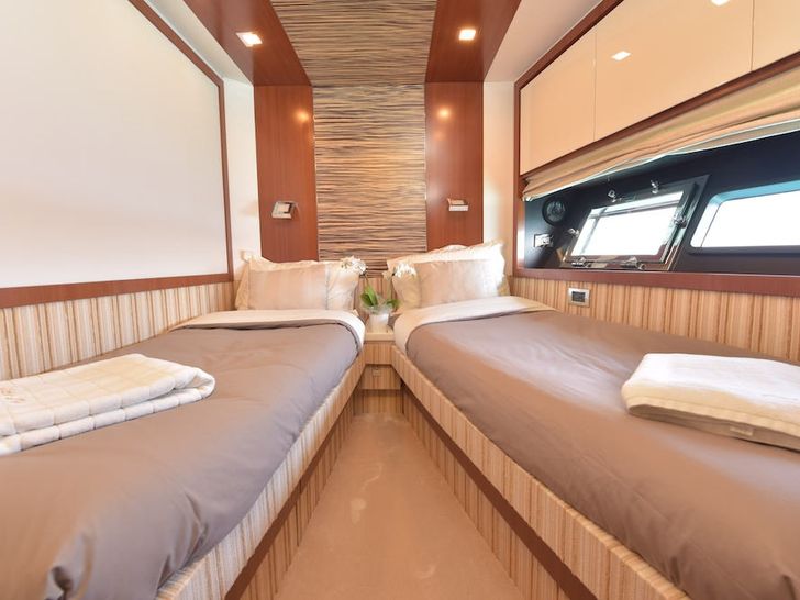 LITTLE ONE - Baia Italia 70 - Twin Cabin