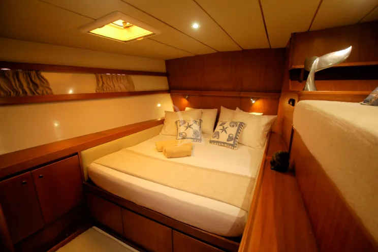 Charter Yacht LONESTAR - Custom 85 Catamaran - 6 Cabins - Seychelles