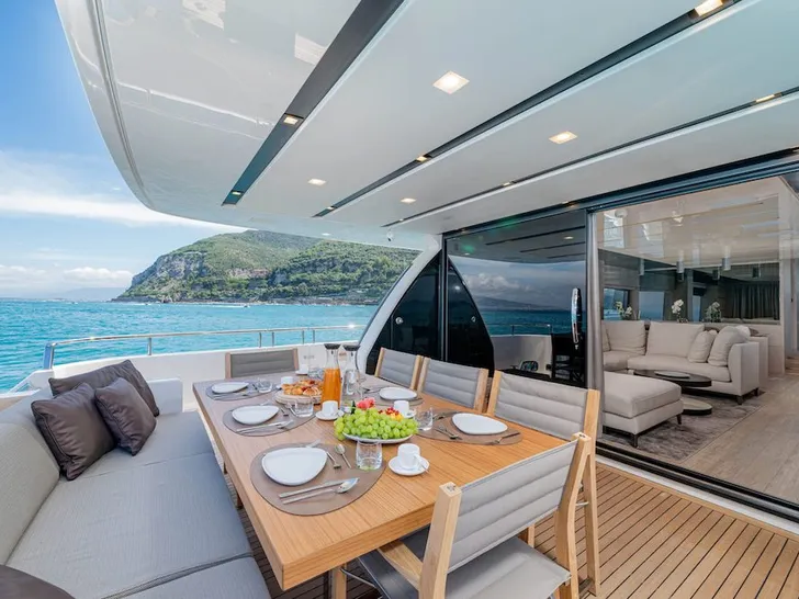 LUCKY San Lorenzo 78 Aft Deck