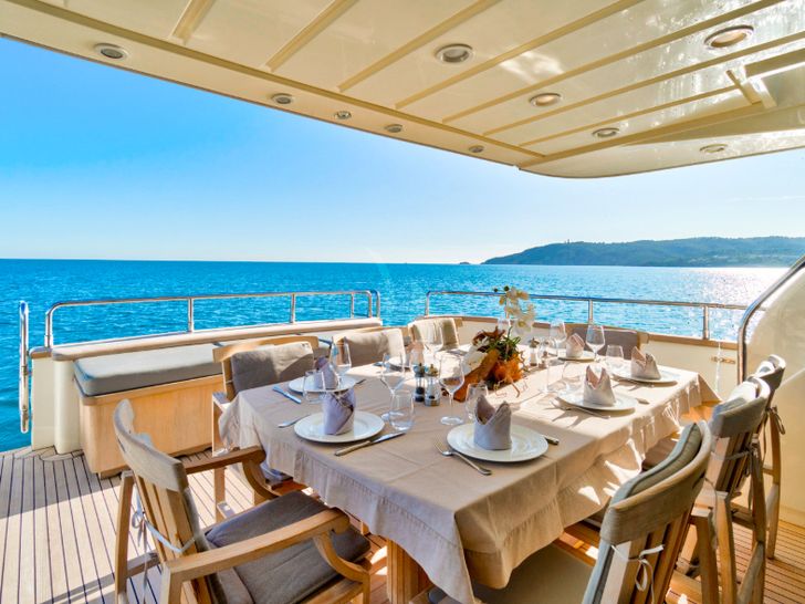 LUISAMAY - Falcon 102 LUISAMAY - Falcon 102