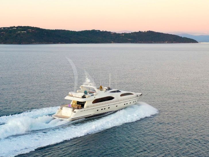 LUISAMAY - Falcon 102 LUISAMAY - Falcon 102