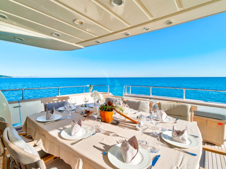 LUISAMAY - Falcon 102 LUISAMAY - Falcon 102