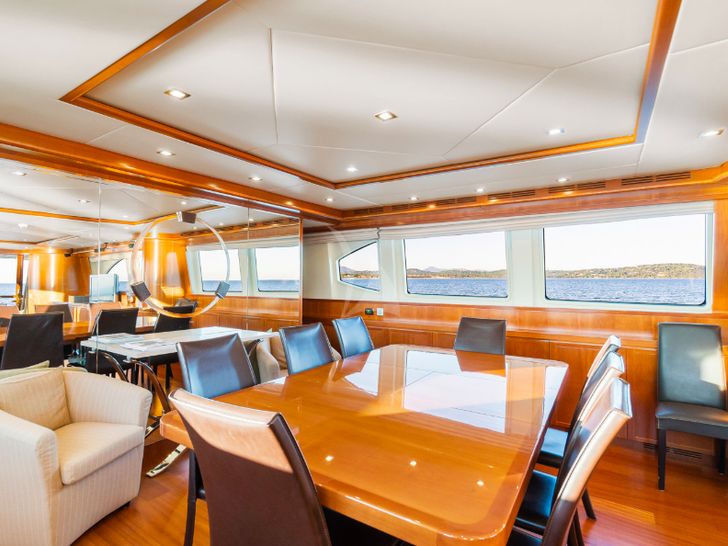 LUISAMAY - Falcon 102 LUISAMAY - Falcon 102