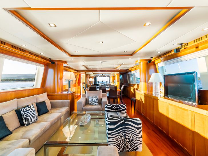 LUISAMAY - Falcon 102 LUISAMAY - Falcon 102