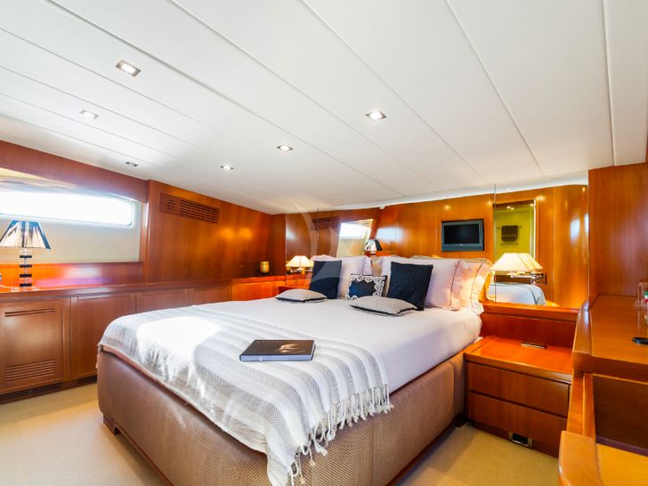 LUISAMAY - Falcon 102 LUISAMAY - Falcon 102