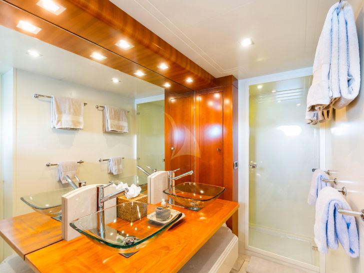 LUISAMAY - Falcon 102 LUISAMAY - Falcon 102