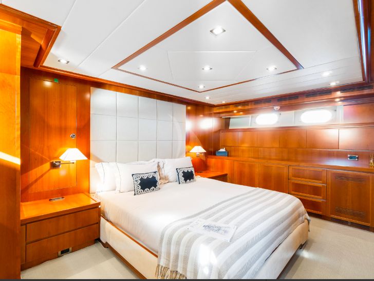 LUISAMAY - Falcon 102 LUISAMAY - Falcon 102