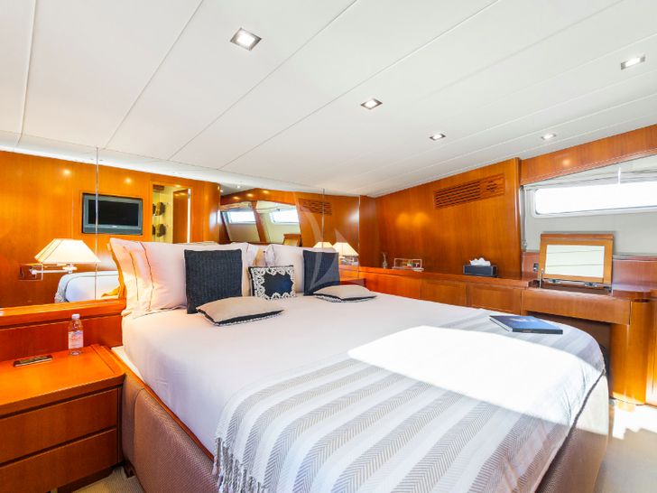 LUISAMAY - Falcon 102 LUISAMAY - Falcon 102