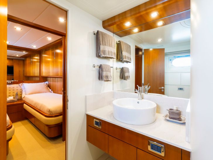 LUISAMAY - Falcon 102 LUISAMAY - Falcon 102