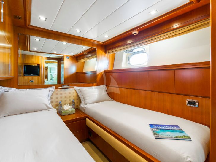 LUISAMAY - Falcon 102 LUISAMAY - Falcon 102