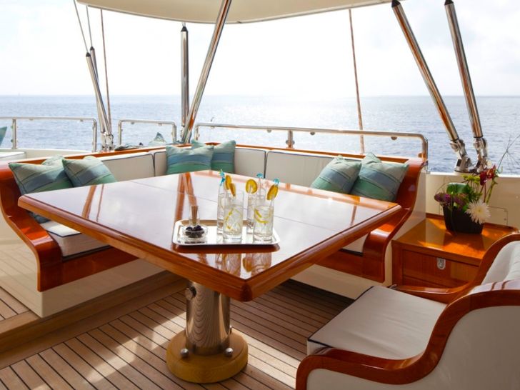 LUNA - Perini Navi 52m LUNA - Perini Navi 52m