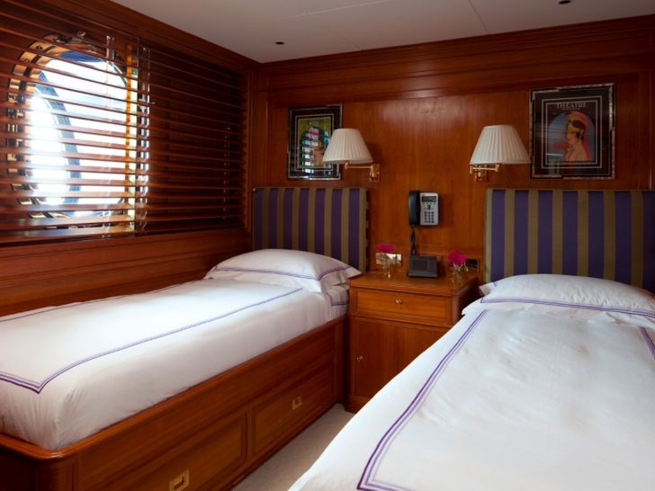LUNA - Perini Navi 52m LUNA - Perini Navi 52m