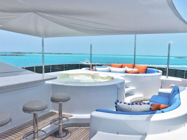 M3 - Intermarine Savannah 147,flybridge bar area and jacuzzi M3 - Intermarine Savannah 147,flybridge bar area and jacuzzi
