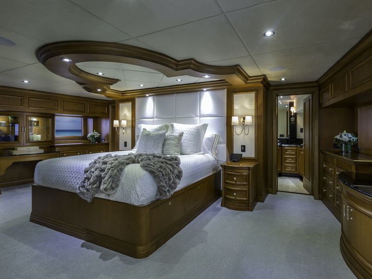 M3 - Intermarine Savannah 147,master cabin bed M3 - Intermarine Savannah 147,master cabin bed
