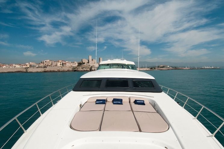 Charter Yacht MACH ONE - Mangusta 105 - 4 Cabins - Cannes - Antibes - Nice - Villefranche - Monaco