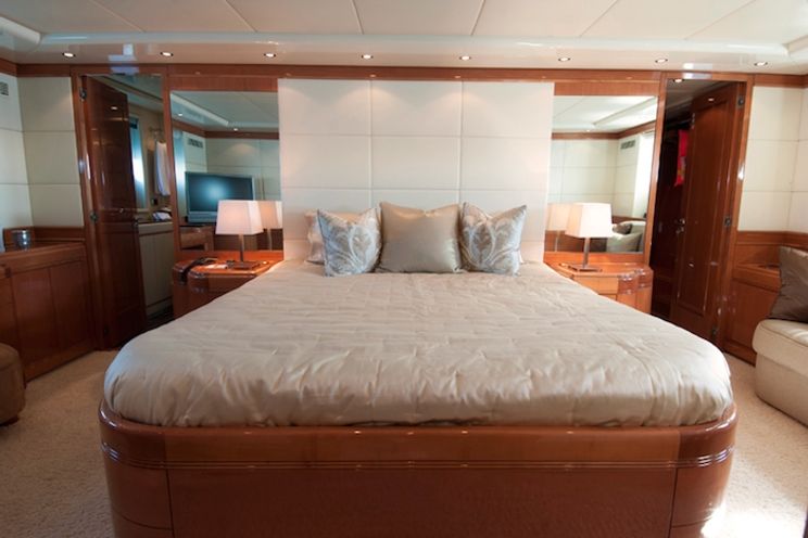 Charter Yacht MACH ONE - Mangusta 105 - 4 Cabins - Cannes - Antibes - Nice - Villefranche - Monaco