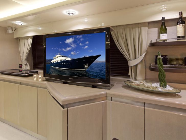 MAGIX Heesen 38m Luxury Superyacht Pop-up TV