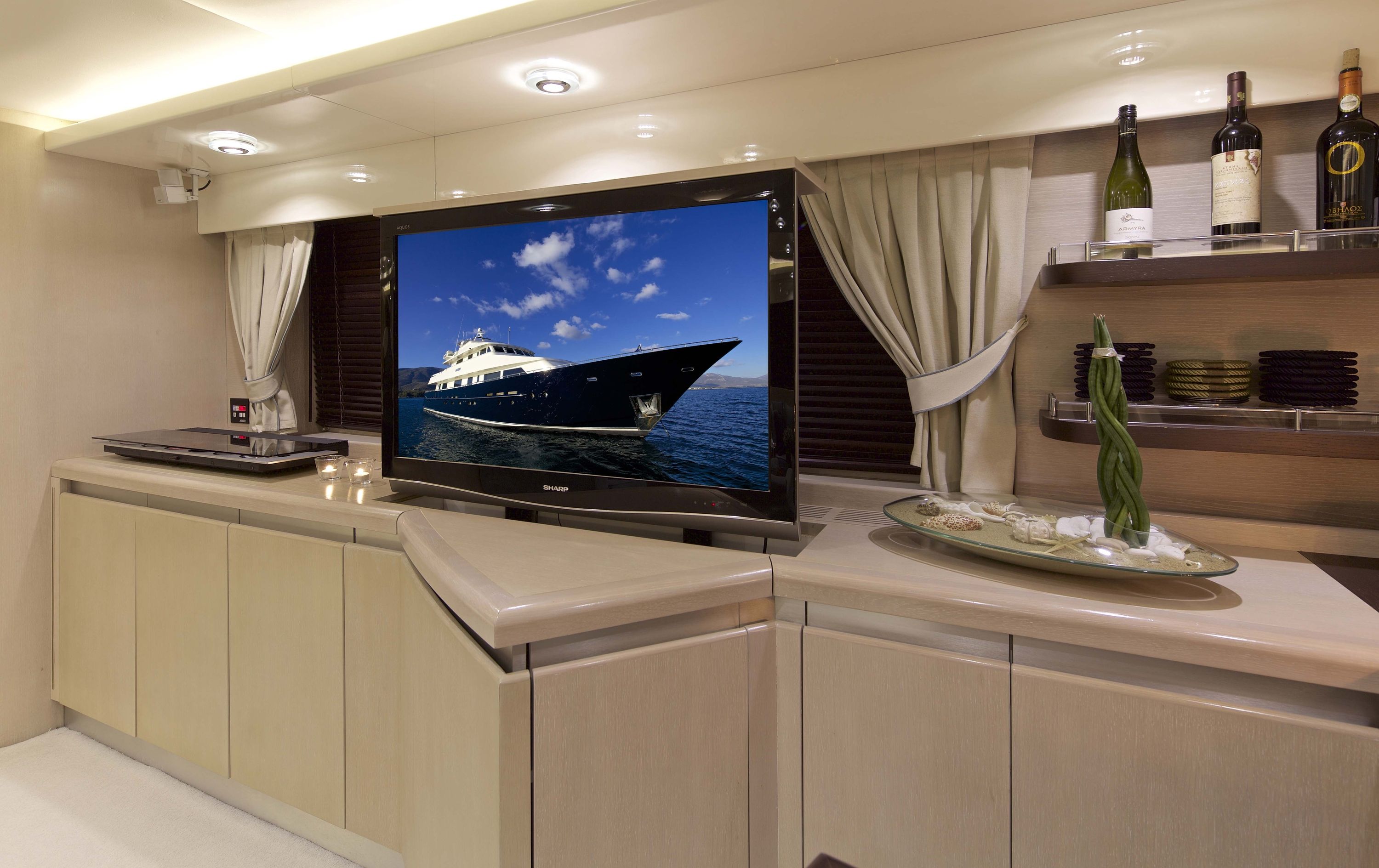 MAGIX Heesen 38m Luxury Superyacht Pop-up TV