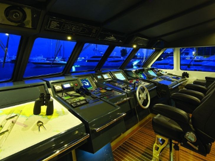 MAGIX Heesen 38m Luxury Superyacht Wheelhouse MAGIX Heesen 38m Luxury Superyacht Wheelhouse